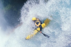 九游移动端-网坛地震！费德勒身披塞尔维亚战袍竟遭连败，冷门频出引全球哗然